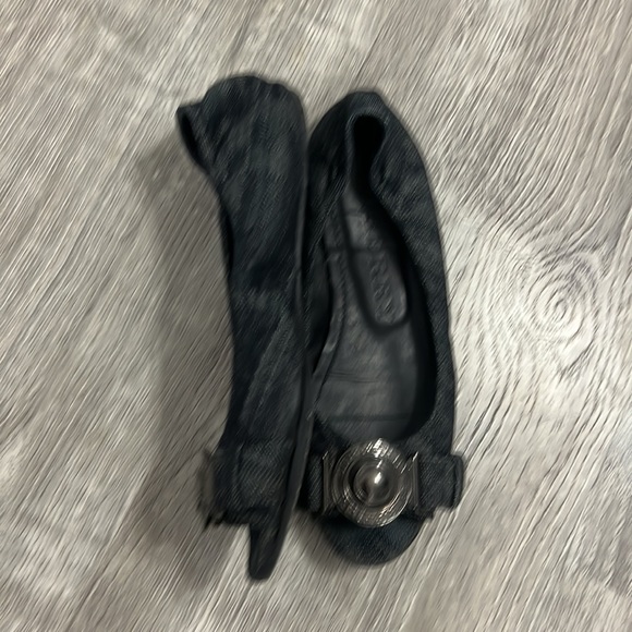 Burberry open toes shoes. - Picture 6 of 8